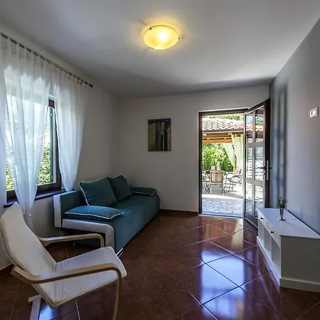 Spacious Three-bedroom Balun With Pool Villa *