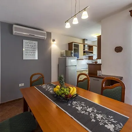 Spacious Three-bedroom Balun With Pool * Poreč