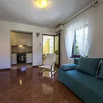 Villa Spacious Three-bedroom Balun With Pool