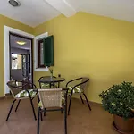 Villa Spacious Three-bedroom Balun With Pool