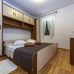 Spacious Three-bedroom Balun With Pool