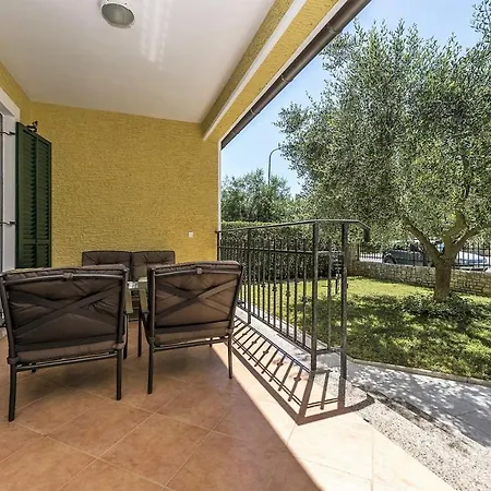 Spacious Three-bedroom Balun With Pool * Пореч