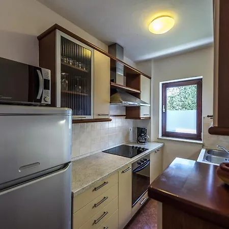 Spacious Three-bedroom Balun With Pool Вилла