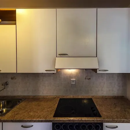 Spacious Three-bedroom Balun With Pool