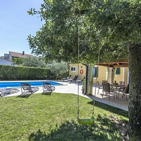 Villa Spacious Three-bedroom Balun With Pool Porec