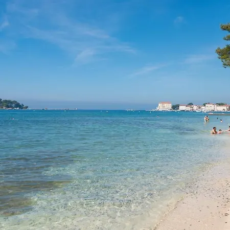 Spacious Three-bedroom Balun With Pool *