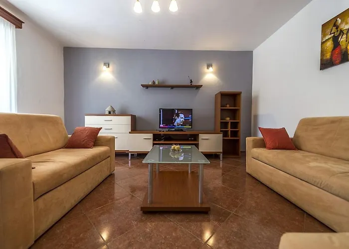 别墅 Spacious Three-bedroom Balun With Pool