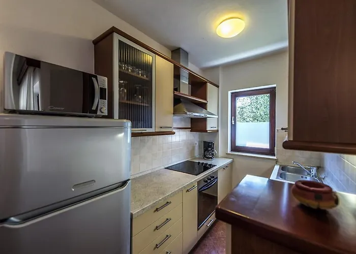 Spacious Three-bedroom Balun With Pool 别墅