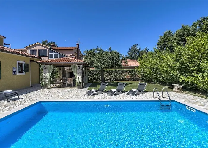 Spacious Three-bedroom Balun With Pool Vila Poreč