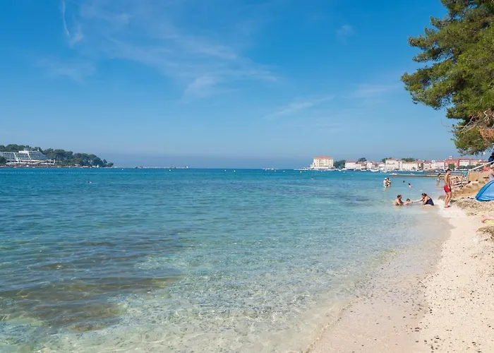 Spacious Three-bedroom Balun With Pool *