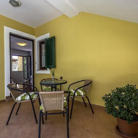 Vila Spacious Three-bedroom Balun With Pool