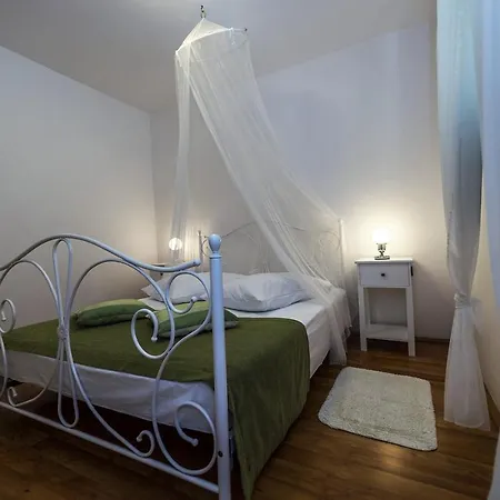 Vila Spacious Three-bedroom Balun With Pool *