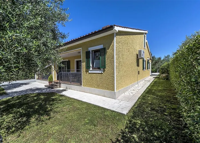 Βίλα Spacious Three-bedroom Balun With Pool Πόρετς