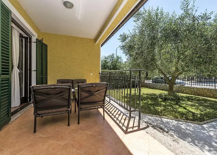 Spacious Three-bedroom Balun With Pool * Πόρετς